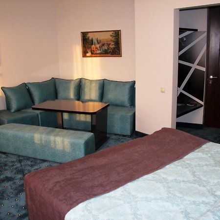 Nice Hotel Erivan Exterior foto