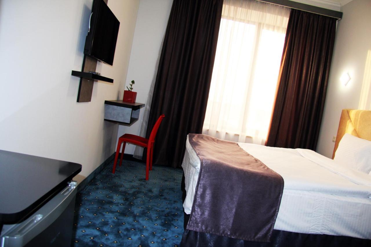 Nice Hotel Erivan Exterior foto