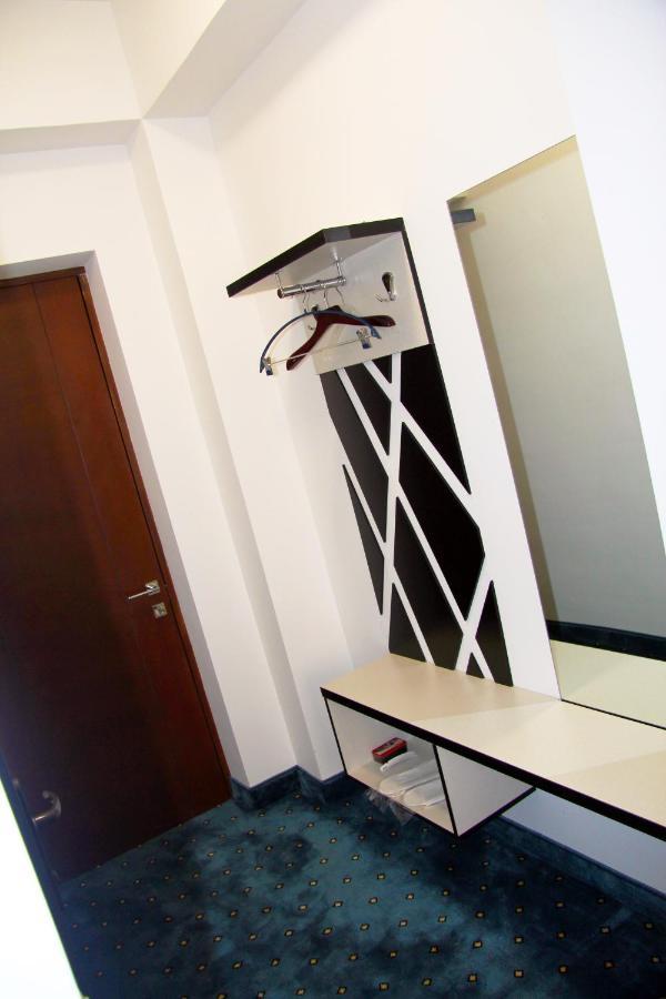 Nice Hotel Erivan Exterior foto