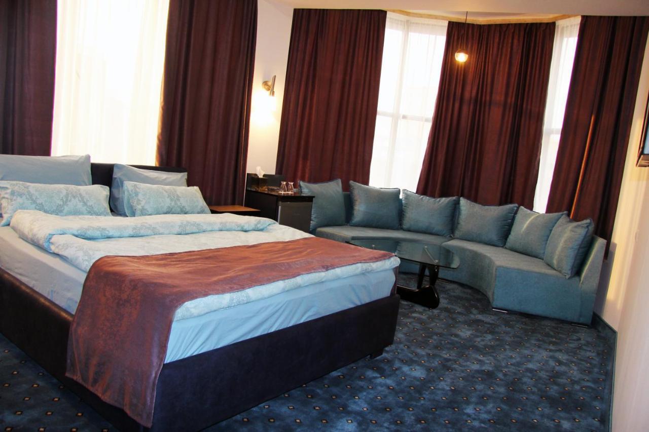 Nice Hotel Erivan Exterior foto